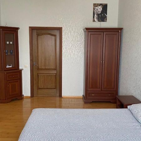 Comfortable Apartment On The Obolon Kiev Bagian luar foto